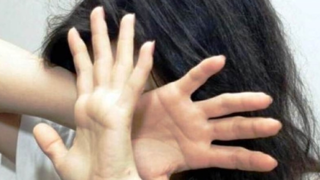 La foto di una minorenne (foto d'archivio)