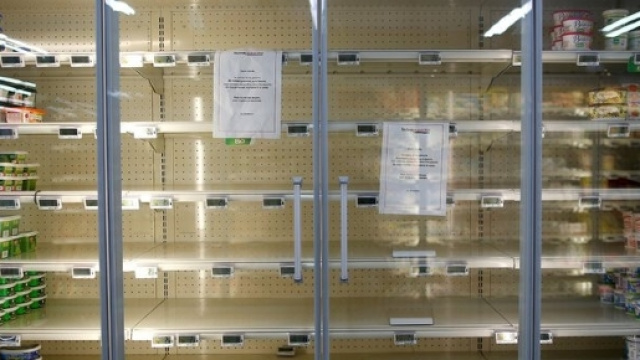 Le beurre commence &agrave; manquer dans les rayons des supermarch&eacute;s #P&eacute;nurieDeBeurre