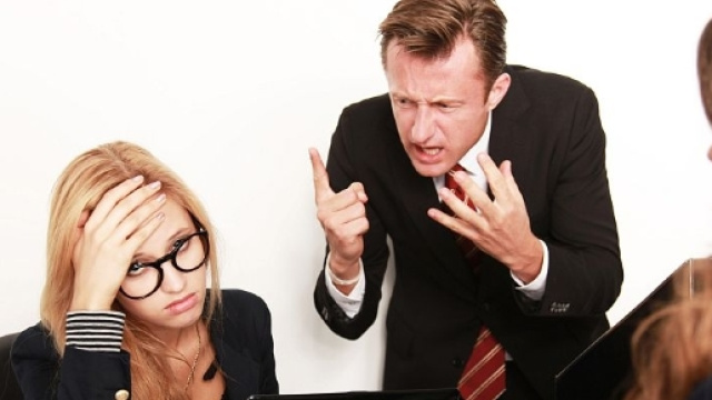 Mobbing: presto carcere e multa per chi umilia il collega