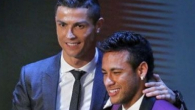Real Madrid : Cristiano Ronaldo jauge Neymar !