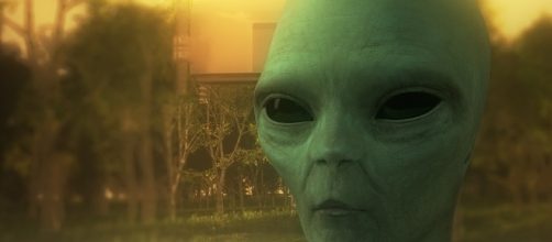 Ex-NASA scientist Alan Stern suggests that aliens exist in the deep frozen oceans of distant planets. [Image Credit: LionFive, Pixabay]