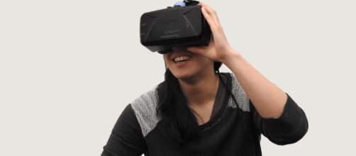 Experience stunning visuals with Daydream VR headset. (Image via: HammerandTusk/pixabay)