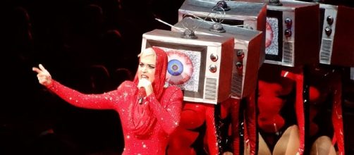 Katy Perry in her concert [Image Credit: slgckgc/Wikimedia]