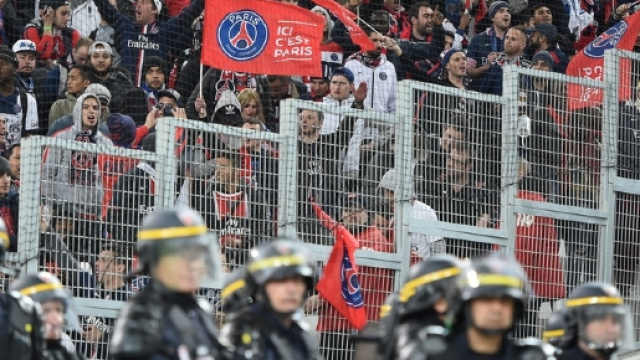 Des supporters du PSG saccagent une tribune du Parc OL, le club ... - rtl.fr