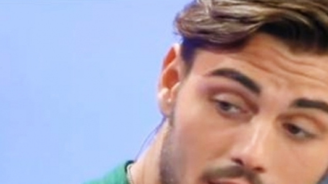 Francesco Monte fuori dalla casa del GF VIP
