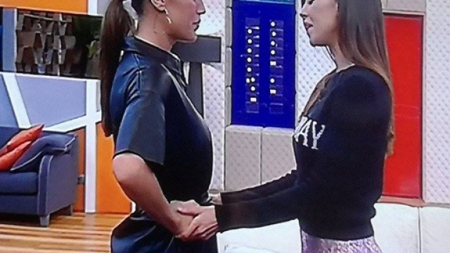 Gf Vip, Belen Rodriguez bacia Ilary Blasi poi abbraccia i suoi ... - thesocialpost.it