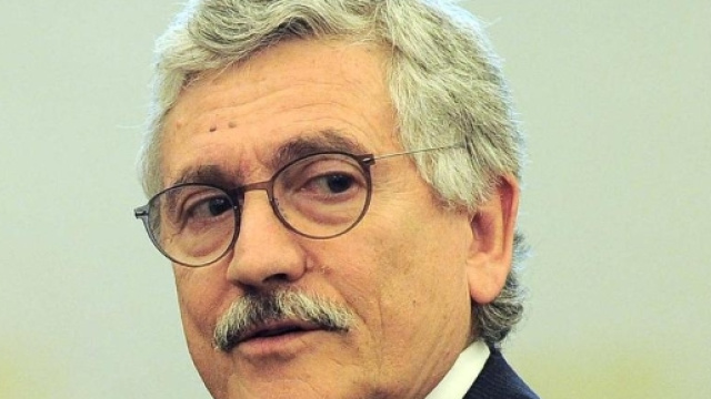 Il piano di D'Alema per il congresso candidare Marino contro Renzi ... - lastampa.it