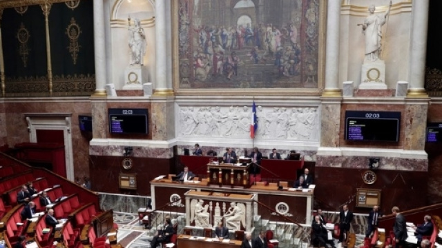 L'Assembl&eacute;e vote la hausse de la CSG et la suppression des ... - rtl.fr