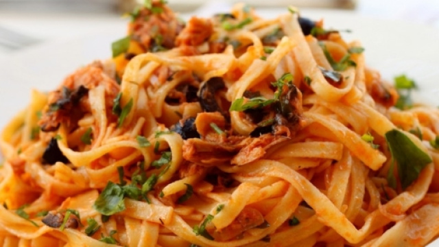 Un piatto di pasta molto ricco