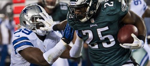 Eagles vs Cowboys [image credit: Sgt. Austin Hazard/ barracks.marines.mil]