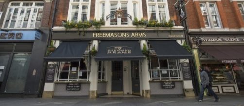 Freemasons Arms es la taberna donde el f&uacute;tbol comenz&oacute; a rodar