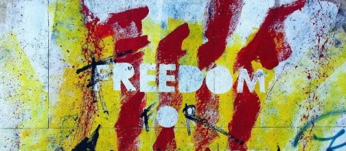 Graffiti on the wall in Catalan. Photo Joenomia -pixabay.com