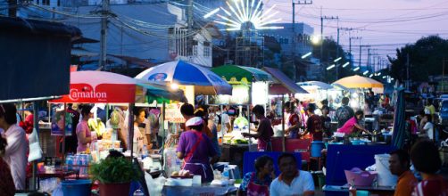 Street foods can really hit the spot. Image credit: Takeaway/commons.wikimedia.org
