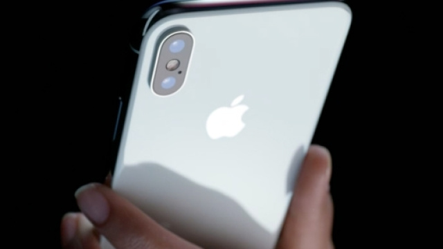iPhone X, 6 mesi di attesa in Italia