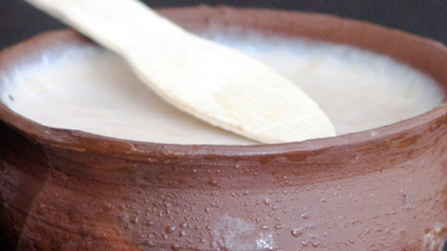 Pakistan: avvelena il marito e 14 membri della famiglia con lo yogurt