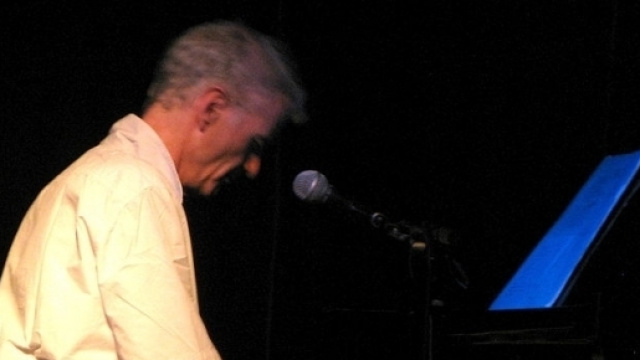Peter Hammill al pianoforte in concerto