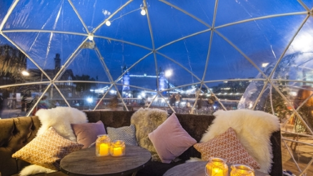 Vista dall'interno con il Tower Bridge sullo sfondo.