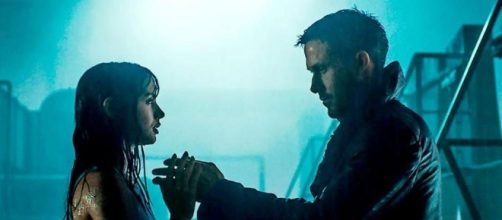 Blade Runner 2049 comienza enamorando a la cr&iacute;tica | Alfa Beta Juega - alfabetajuega.com