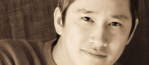 Moses Farrow, hijo adoptivo de Mia Farrow, a la que acusa sin pelos en la lengua de maltratarlo.