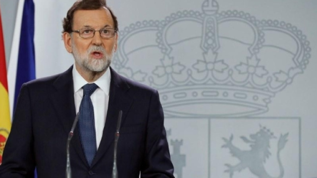 Catalogna: mentre Puigdemont invita alla resistenza, Rajoy assume la presidenza della Generalitat
