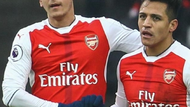 Ozil et Sanchez, en fin de contrait en juin 2018, plus que jamais vers la sortie.