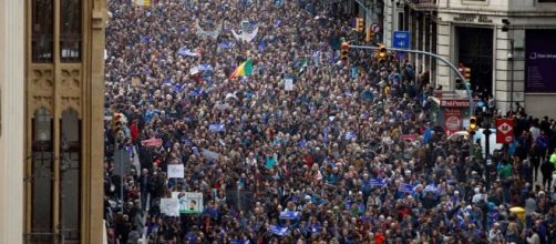 Manifestaci&oacute;n catalana muy multitudinaria