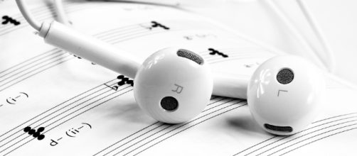 Music streaming has killed individual album sales. [Image via Pixabay]