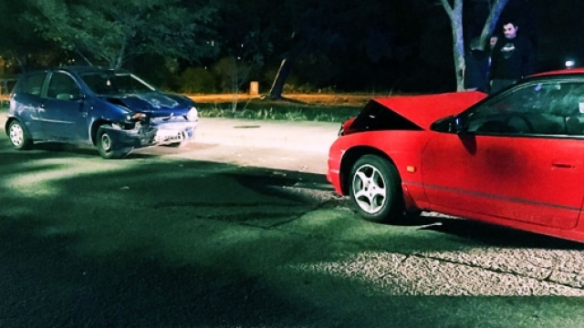 La Fiat Punto e la Nissan 200 coinvolte nel sinistro in via San Gavino.