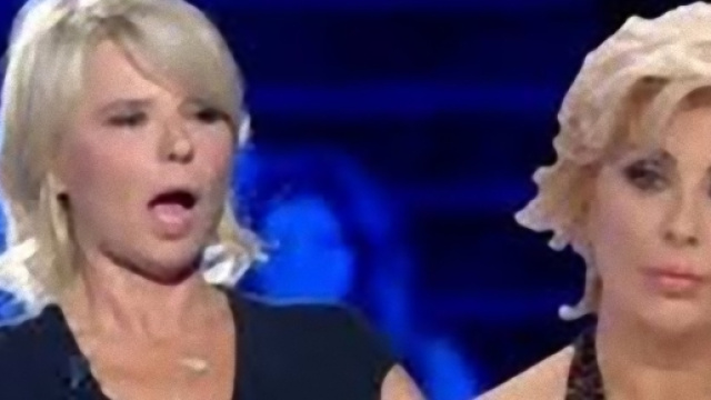 Tina Cipollari fa una confessione inattesa su Maria De Filippi.