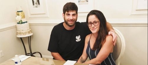 David Eason and Jenelle Evans prepare for their wedding with a cake tasting. [Photo via Instagram]