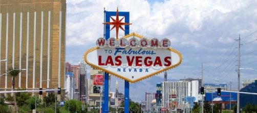 File:LasVegasSign06212005.jpg - Wikimedia Commons - wikimedia.org