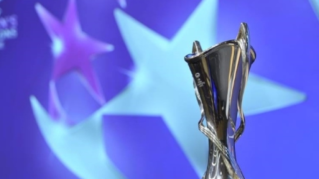 Il trofeo per la vincitrice della UEFA Women's Champions League - Foto oasport.it