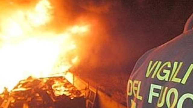 Lido incendiato nel Salento - trnews.it