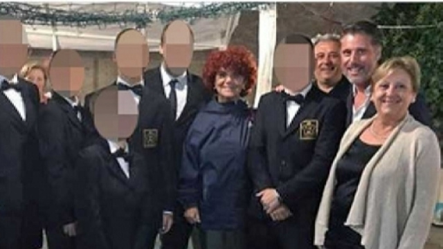 Ministro fedeli in compagnia degli alunni di una scuola alberghiera
