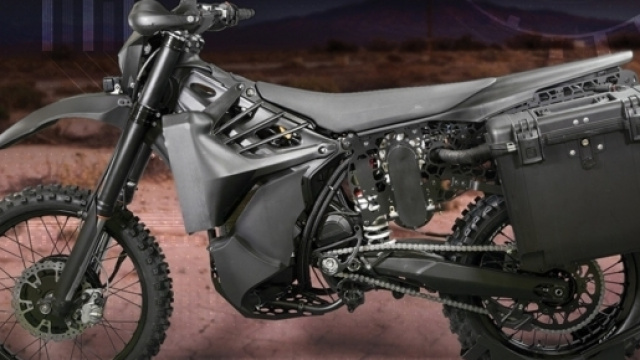 BFPHOTOSTORIE_ Kalashnikov_moto