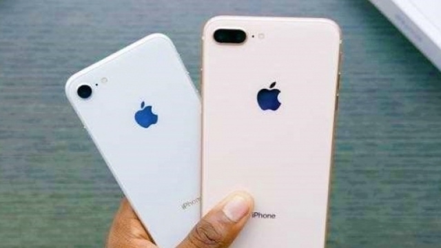 Apple iPhone 8 Plus ed iPhone 8 si inchinano al cospetto di iPhone X