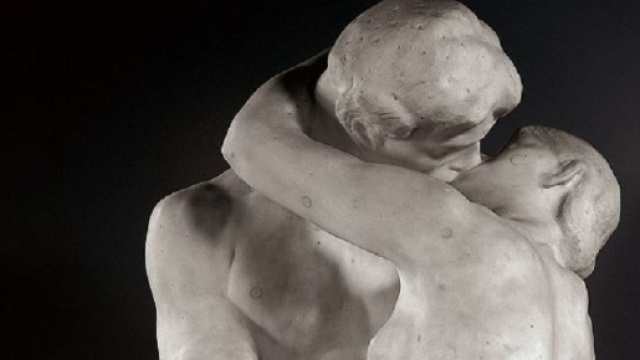 Particolare del 'Bacio' di Auguste Rodin - via Google Images
