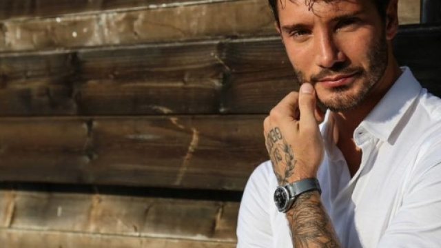 Stefano De Martino nel ruolo d'inviato ... - velvetgossip.it