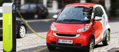 Electric Car recharging (Image credit: Michael Movchin/Wikimedia Commons)