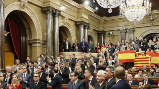 Espagne : la Catalogne d&eacute;clare son ind&eacute;pendance... suspendue par ... - francetvinfo.fr