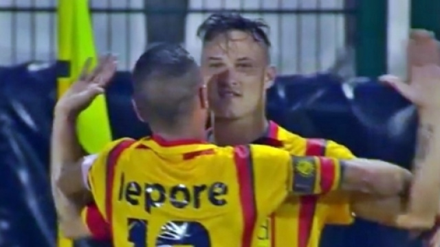 Lepore e Di Piazza esultano dopo un gol.