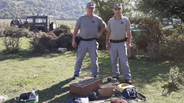 Sequestro gabbie da parte dei carabinieri forestali.