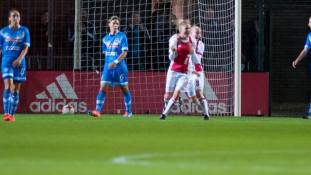 L'Ajax esulta dopo il gol - Foto da bresciacalciofemminile.it