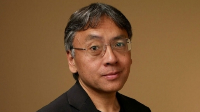 Le Britannique Kazuo Ishiguro re&ccedil;oit le Nobel de litt&eacute;rature - bfmtv.com