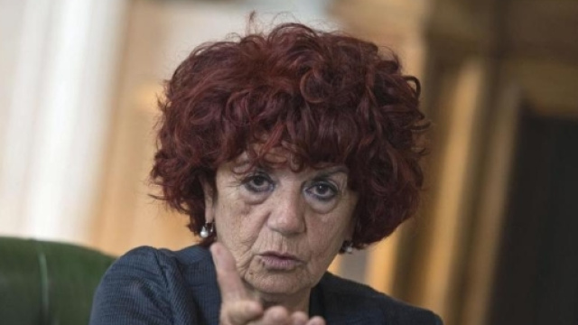 Rinnovo contratto scuola 2016/2018: le ultime novit&agrave; sugli aumenti stipendi e le richieste dei sindacati riuniti.