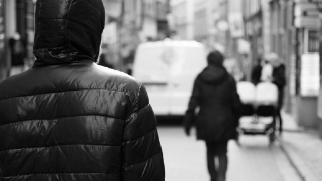 Studentessa chiede selfie ai molestatori