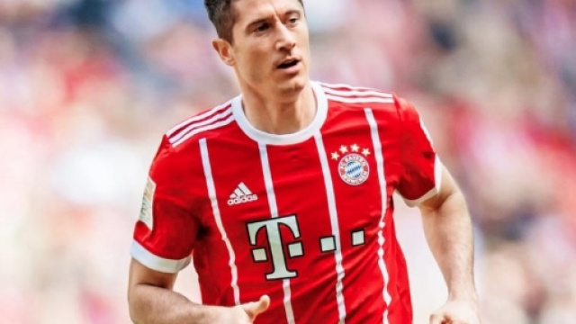 Vor Saison-Auftakt | Eskaliert der Streit mit Lewandowski? - FC ... - bild.de