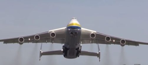 4 biggest aircrafts in the world. [Image Credit:Elwyn R/YouTube]