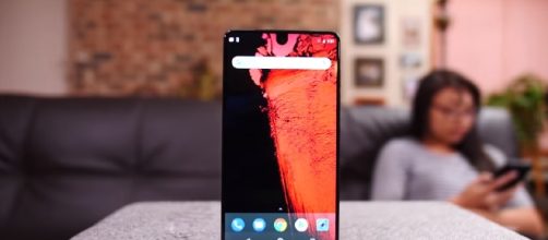 Essential Phone - YouTube/GizmoSlip Channel