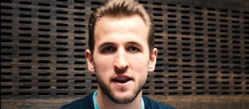 Harry Kane | "Dele Alli loves a nutmeg!" | Tottenham teammates Image - FourFourTwo | YouTube